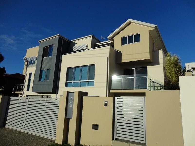 2/3 Mal Burke Street, Southport QLD 4215