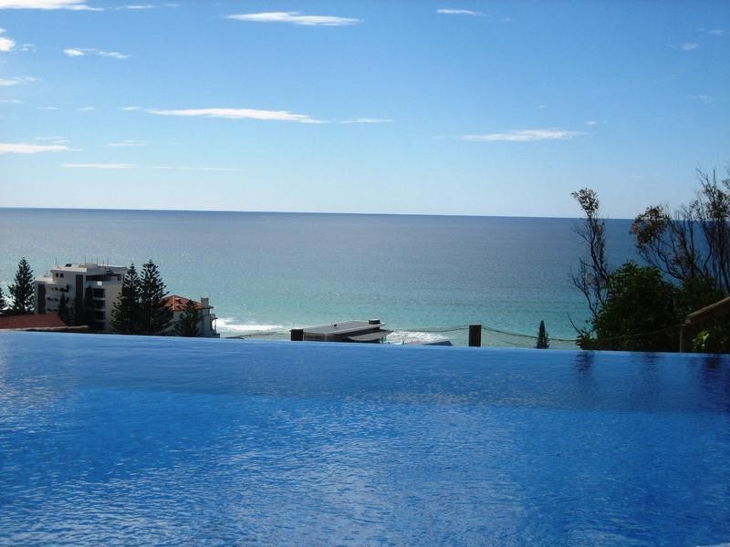 B17 Great Hall Drive, Miami QLD 4220