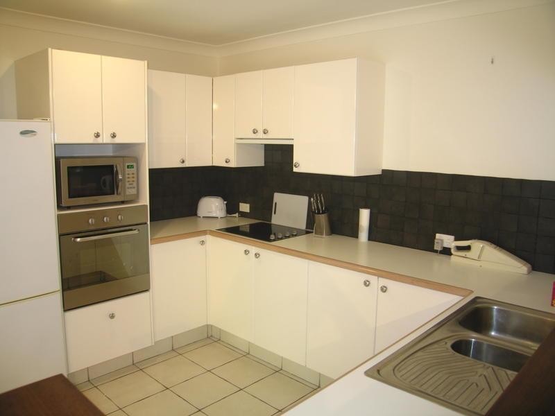 B17 Great Hall Drive, Miami QLD 4220