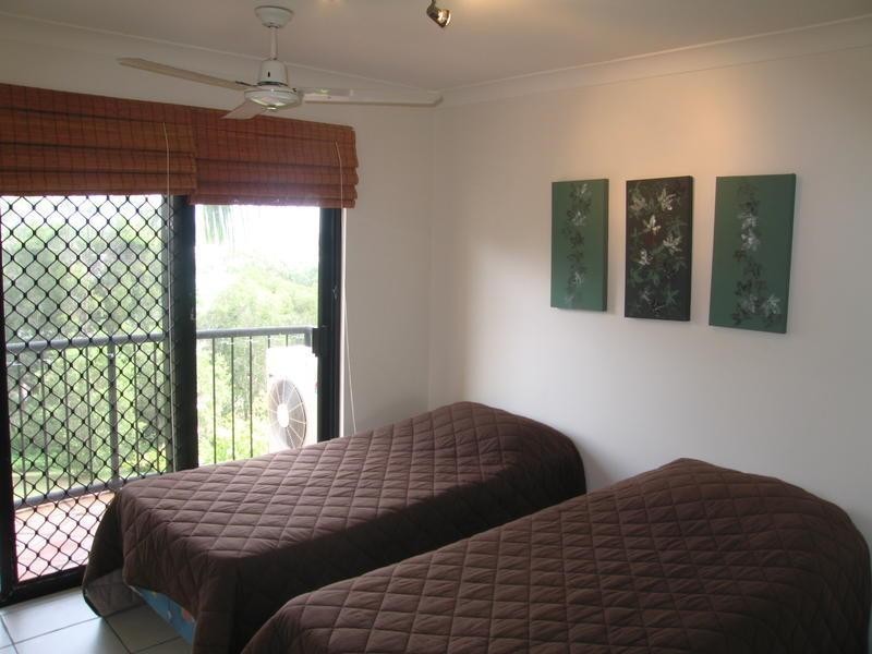 B17 Great Hall Drive, Miami QLD 4220
