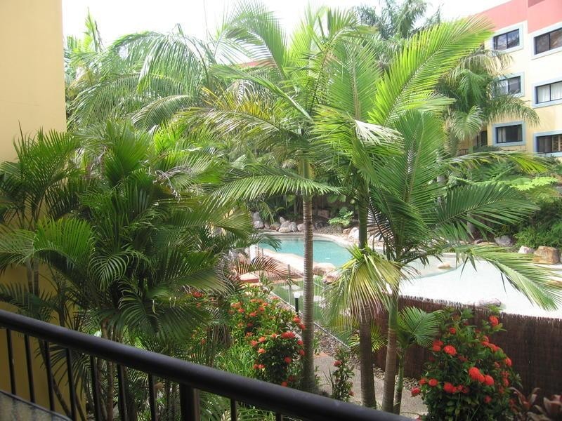 B17 Great Hall Drive, Miami QLD 4220