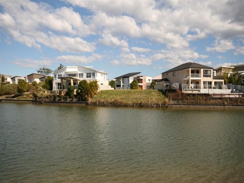 3 Valetta Crescent, Varsity Lakes QLD 4227