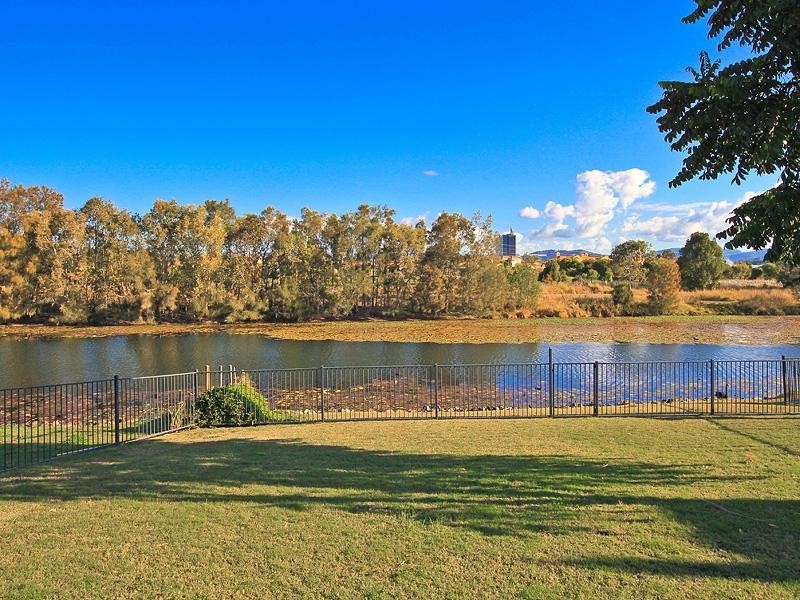 28 Peach Drive, Robina QLD 4226