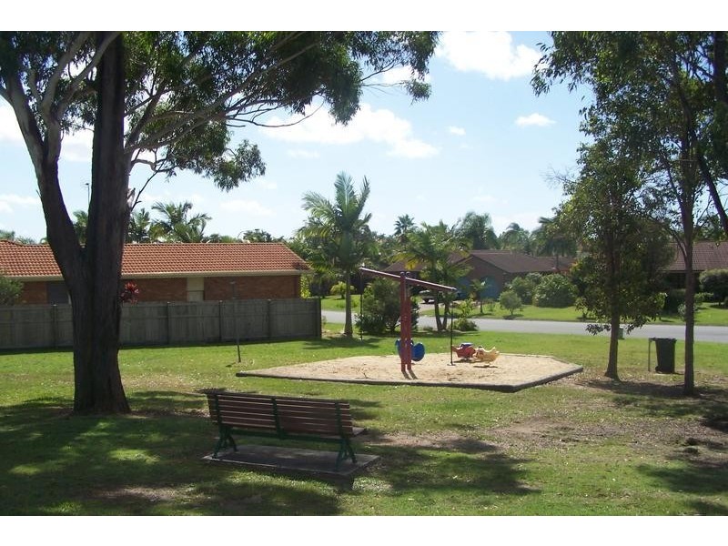 5 Valmai Court, Burleigh Waters QLD 4220