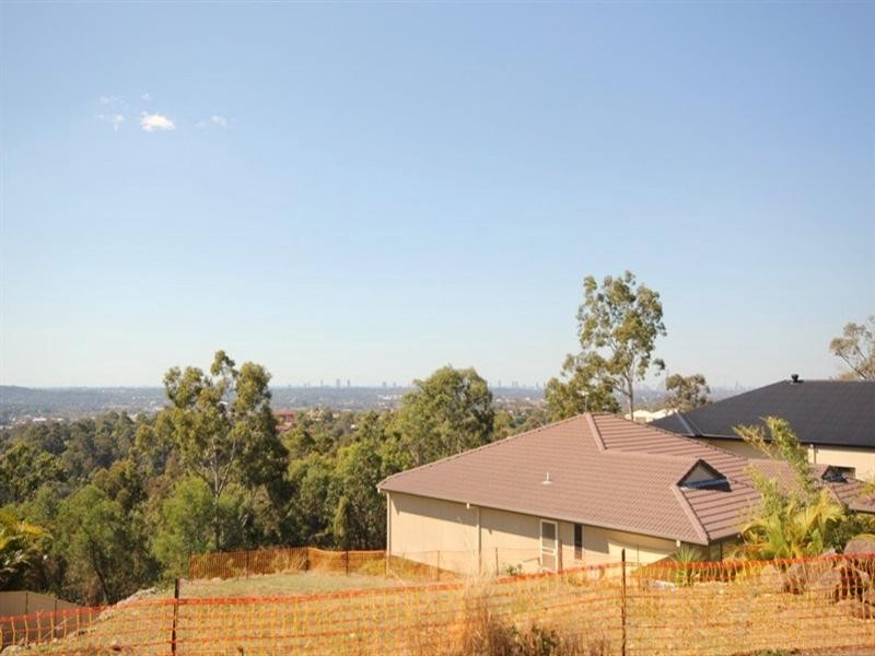 39 Tara Vista Boulevard, Highland Park QLD 4211