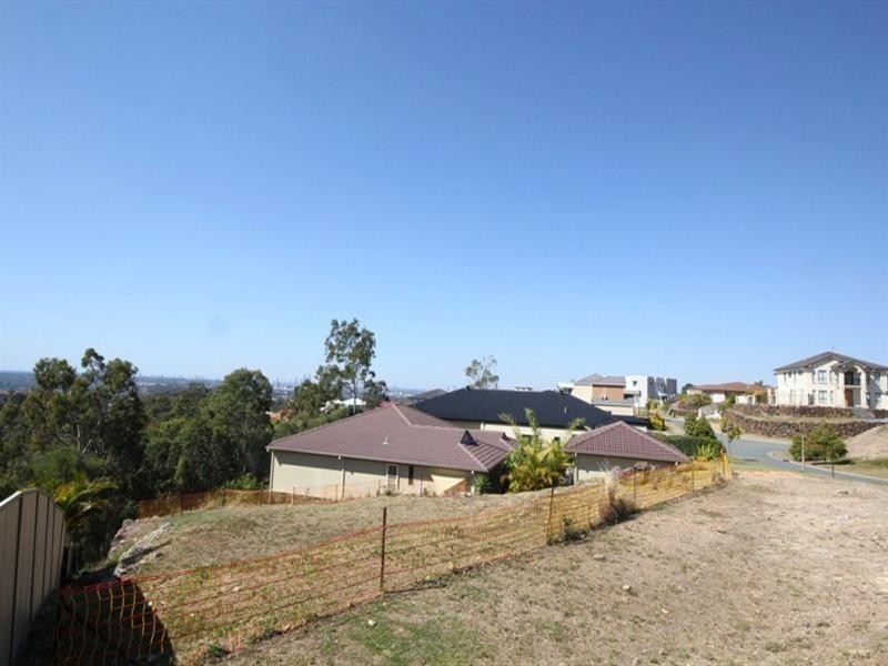 39 Tara Vista Boulevard, Highland Park QLD 4211