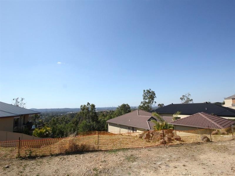 39 Tara Vista Boulevard, Highland Park QLD 4211