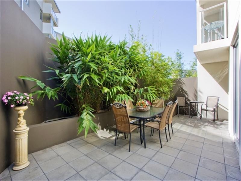 12 Executive Drive, Burleigh Waters QLD 4220