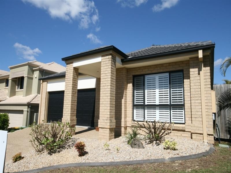 4 Duxton Drive, Varsity Lakes QLD 4227