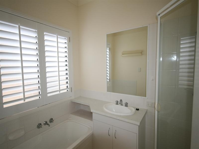 4 Duxton Drive, Varsity Lakes QLD 4227