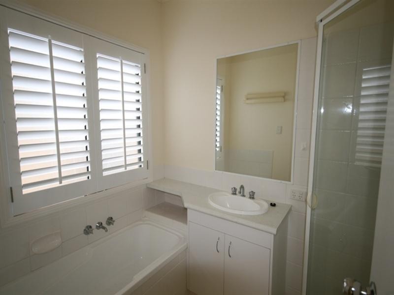 4 Duxton Drive, Varsity Lakes QLD 4227