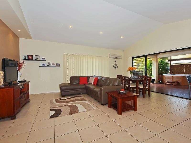 6 Entry Drive, Merrimac QLD 4226