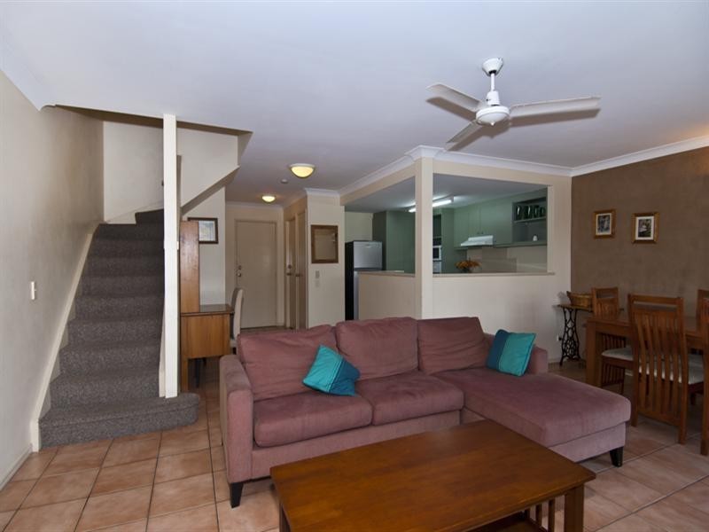 179/215 Cottesloe Drive, Mermaid Waters QLD 4218