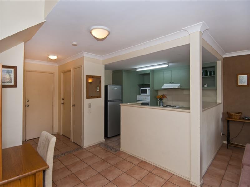 179/215 Cottesloe Drive, Mermaid Waters QLD 4218