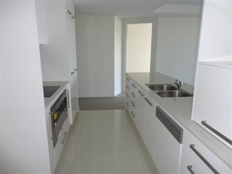 172/135 Lakelands Drive, Merrimac QLD 4226