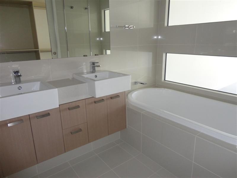 172/135 Lakelands Drive, Merrimac QLD 4226