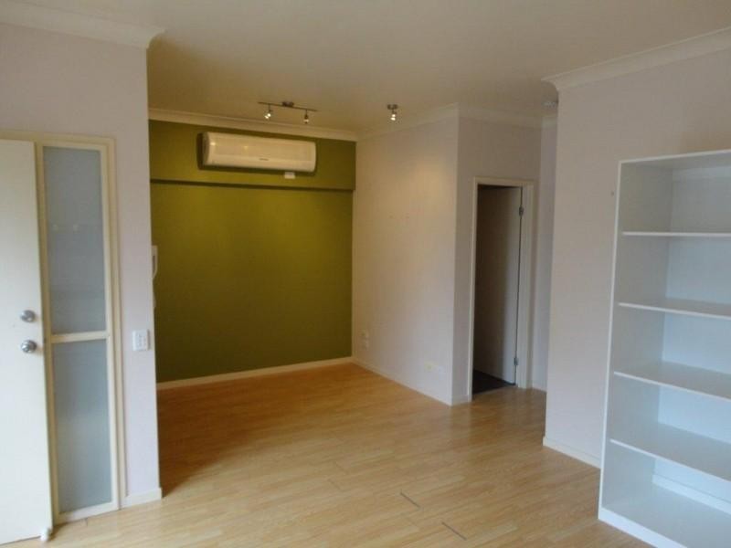 4/20 Tourangeau Crescent, Varsity Lakes QLD 4227