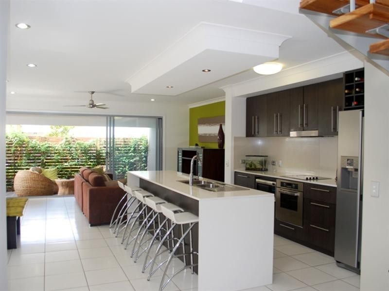 19 Lillie Street, Burleigh Waters QLD 4220