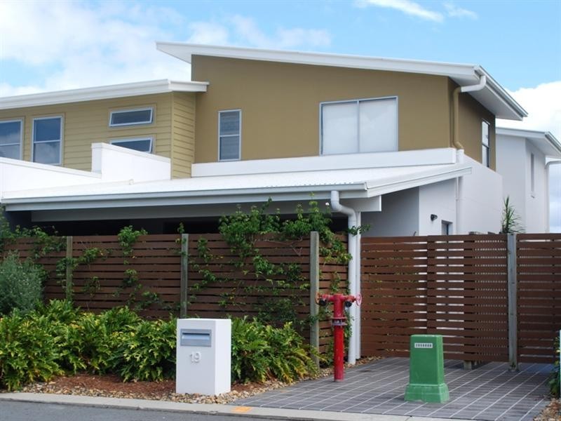 19 Lillie Street, Burleigh Waters QLD 4220