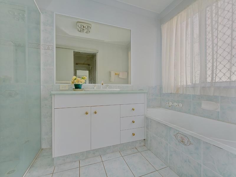 13 Notre Dame Court, Varsity Lakes QLD 4227