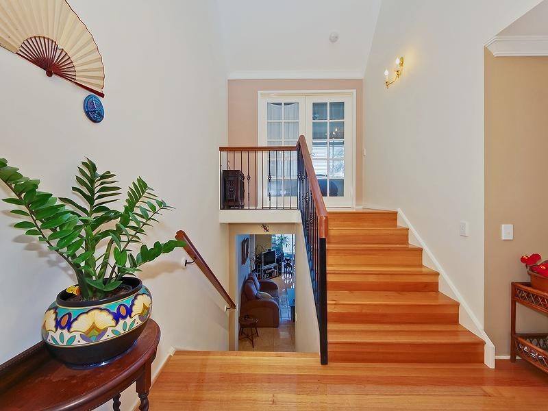 2/15 Dandenong Terrace, Robina QLD 4226