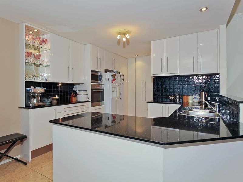 2/15 Dandenong Terrace, Robina QLD 4226