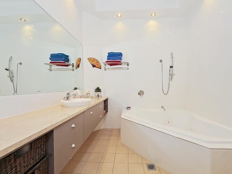 2/15 Dandenong Terrace, Robina QLD 4226