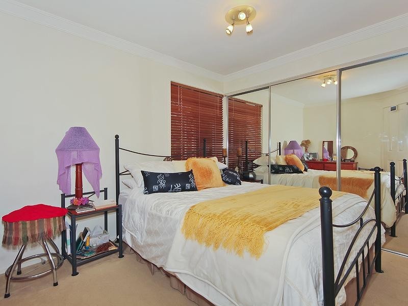 2/15 Dandenong Terrace, Robina QLD 4226