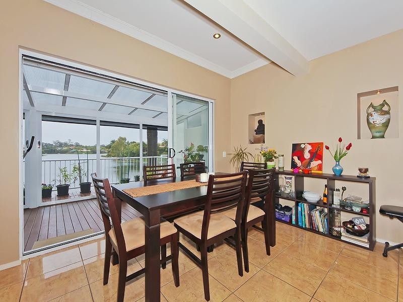 2/15 Dandenong Terrace, Robina QLD 4226