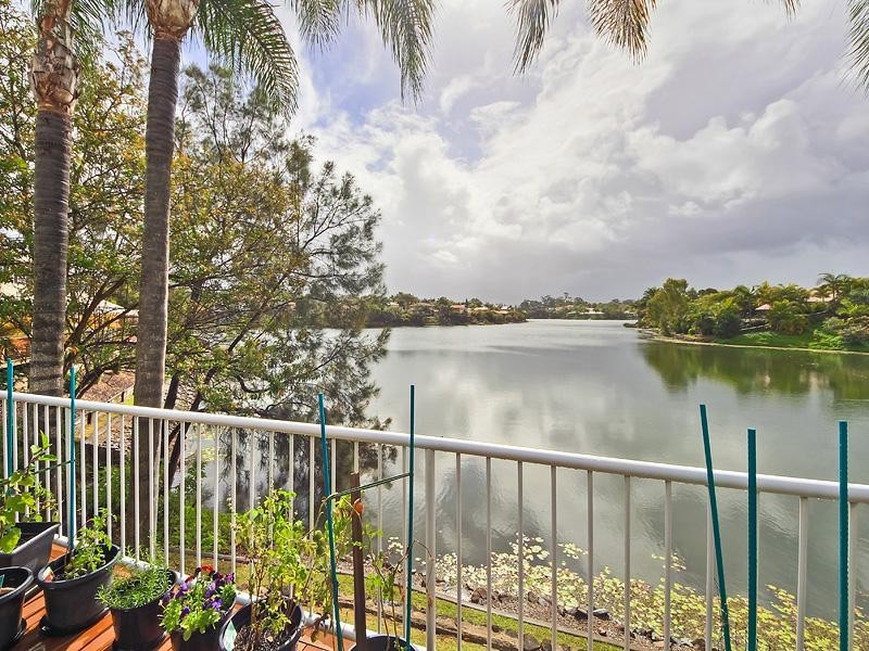 2/15 Dandenong Terrace, Robina QLD 4226