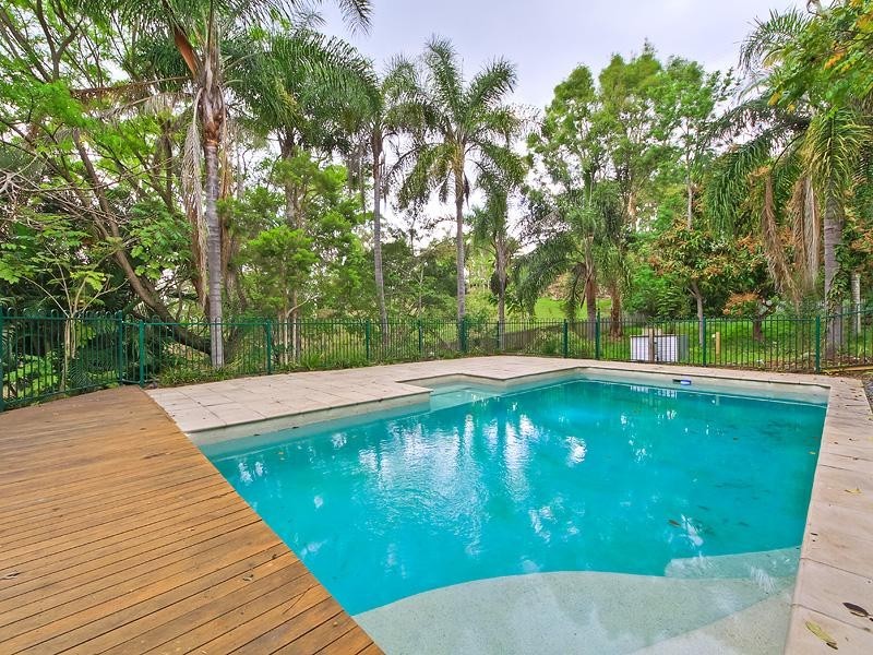 8 Glenrowan Drive, Tallai QLD 4213