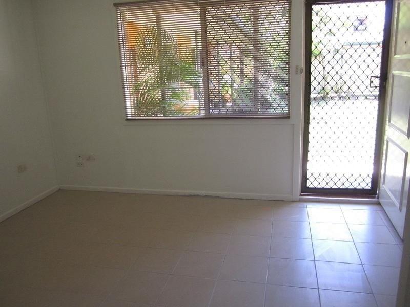 2/3 Boodera Road, Palm Beach QLD 4221