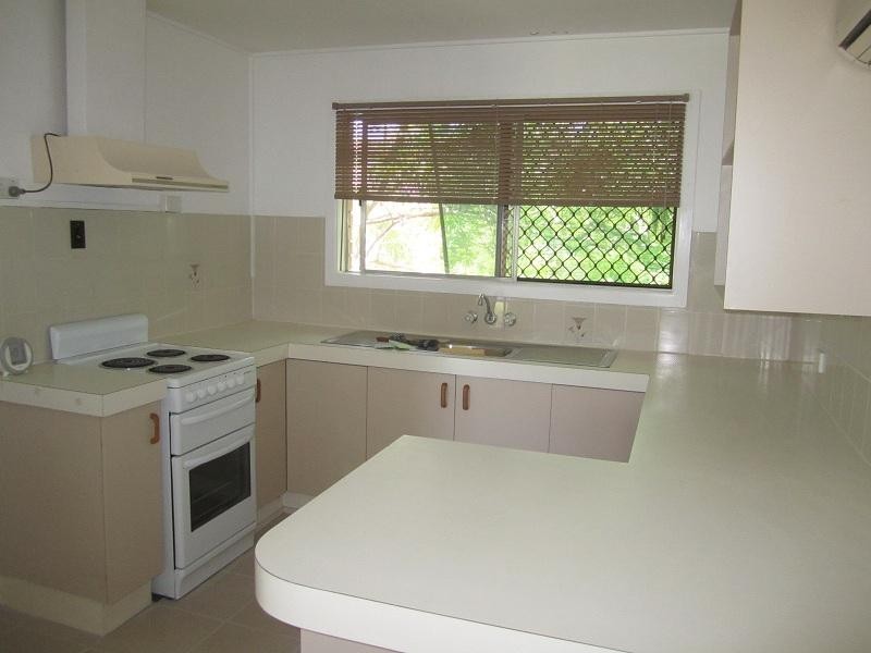 2/3 Boodera Road, Palm Beach QLD 4221