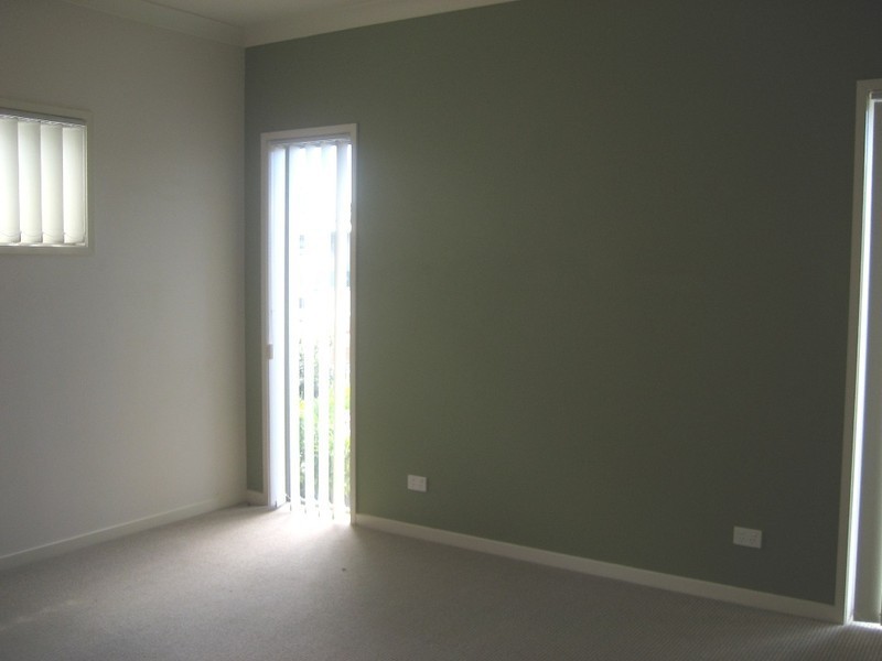 4B/20 Tourangeau Crescent, Varsity Lakes QLD 4227