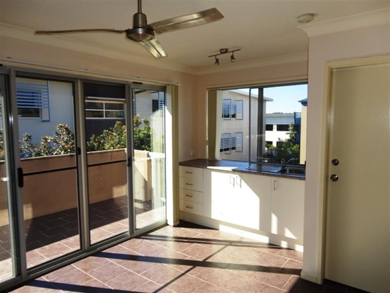 4C/20 Tourangeau Crescent, Varsity Lakes QLD 4227