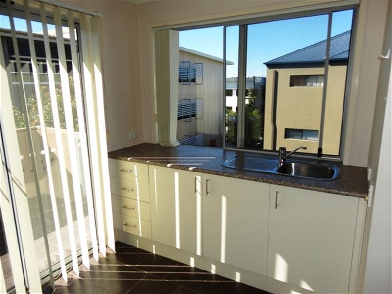 4C/20 Tourangeau Crescent, Varsity Lakes QLD 4227