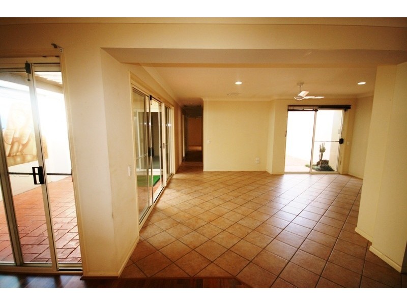 18 Coral Tree, Robina QLD 4226