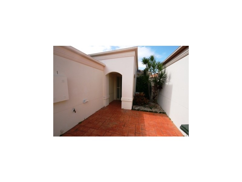 18 Coral Tree, Robina QLD 4226