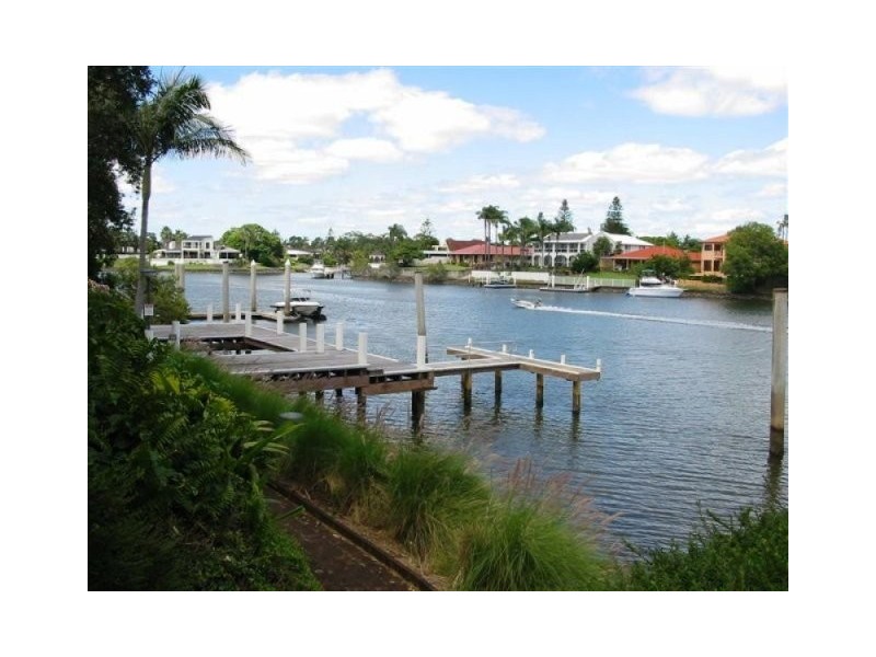 7 Campbell Street, Bundall QLD 4217