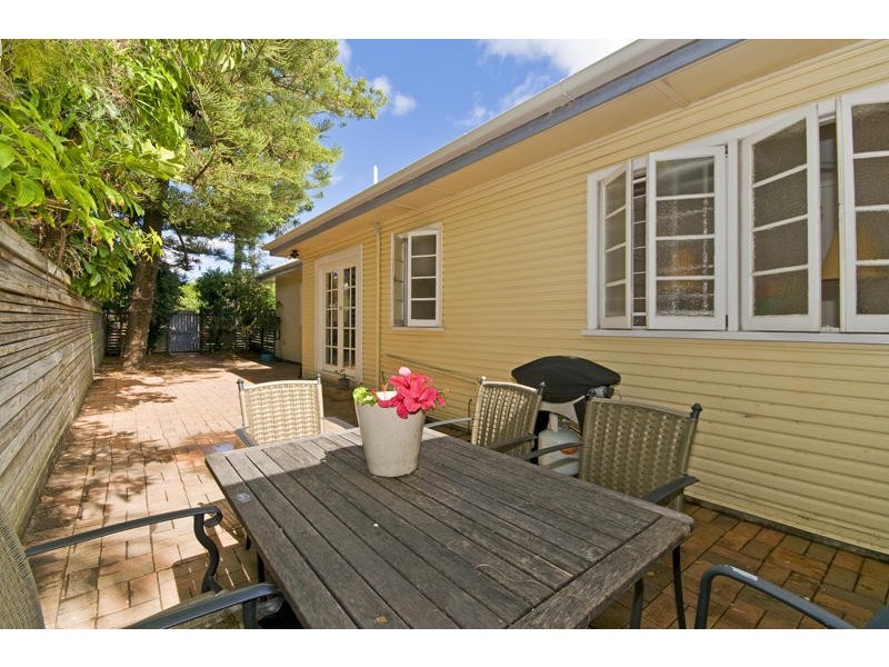 37 Peerless Avenue, Mermaid Beach QLD 4218
