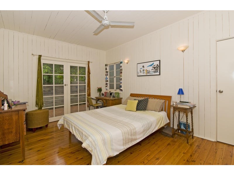 37 Peerless Avenue, Mermaid Beach QLD 4218