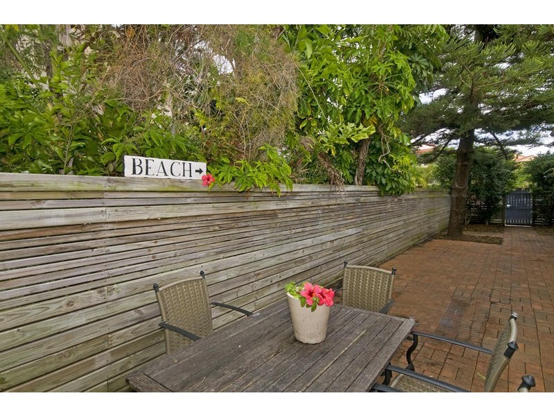 37 Peerless Avenue, Mermaid Beach QLD 4218
