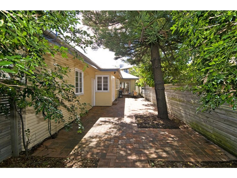 37 Peerless Avenue, Mermaid Beach QLD 4218