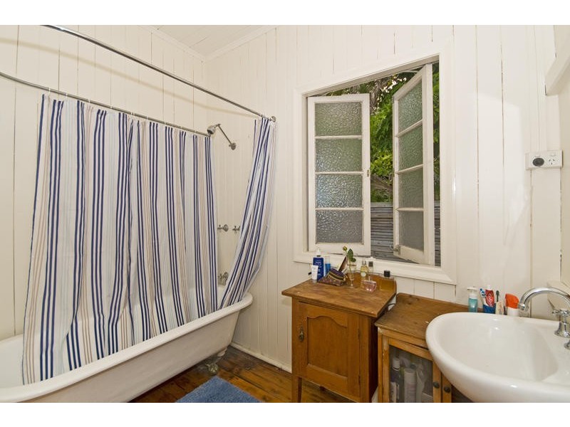 37 Peerless Avenue, Mermaid Beach QLD 4218