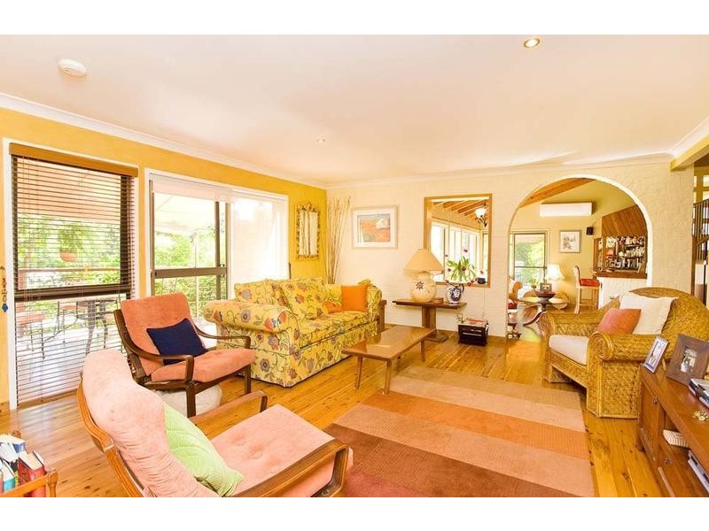 83 Ocean Parade, Burleigh Heads QLD 4220