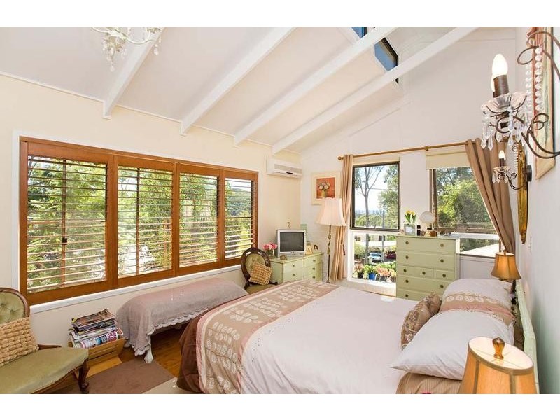 83 Ocean Parade, Burleigh Heads QLD 4220