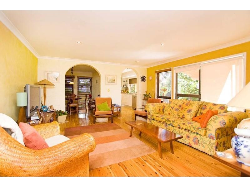 83 Ocean Parade, Burleigh Heads QLD 4220