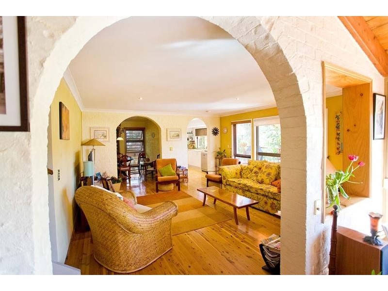 83 Ocean Parade, Burleigh Heads QLD 4220