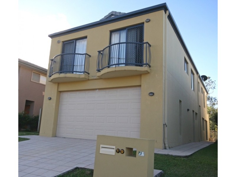 19 Royal Links Drive, Robina QLD 4226