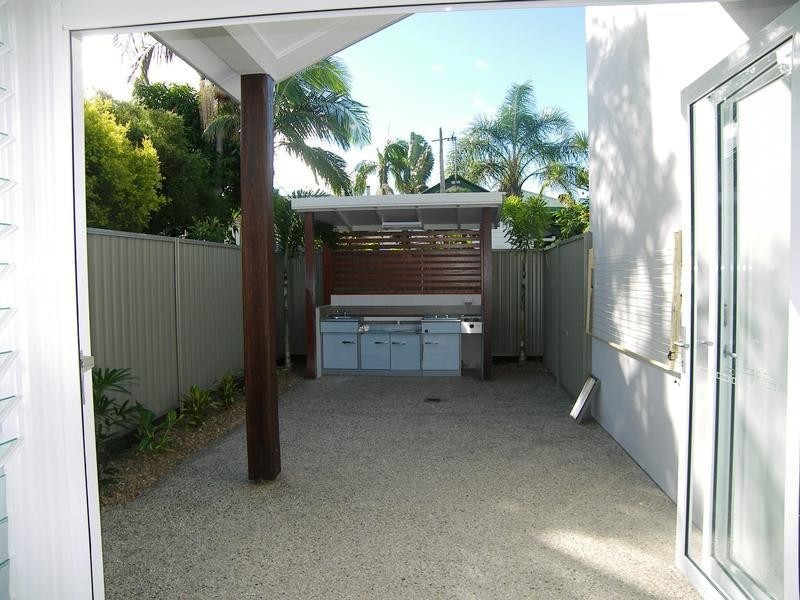 1/3 Banksia Broadway, Burleigh Heads QLD 4220